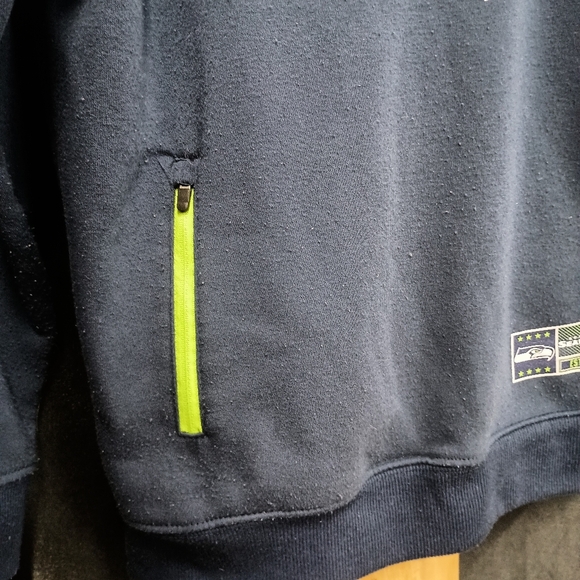 Seattle Seahawk pullover hoodie with pocket size youth 14 -16 - Picture 9 of 13
